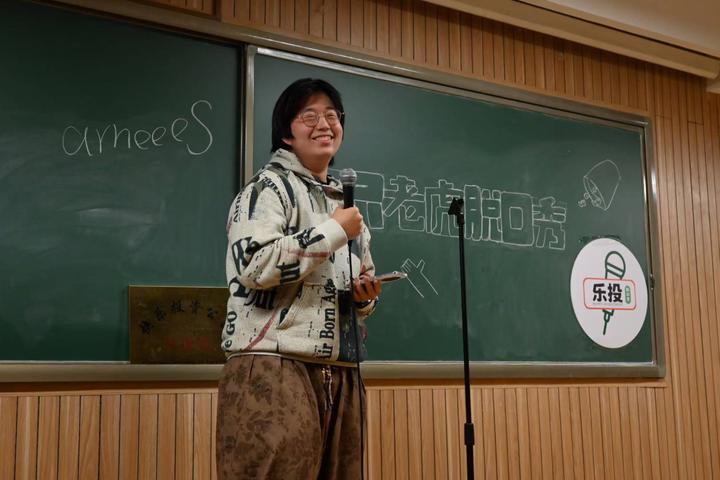 Stand-up comedy performance photo 1